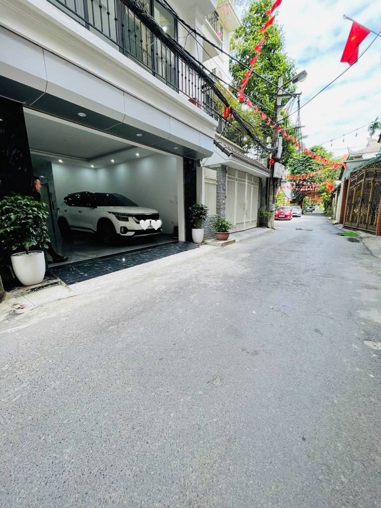 Nhà đẹp Cầu Giấy, ô tô đỗ cửa, thang máy, 40m2, 6 tầng, giá hơn 13 tỷ