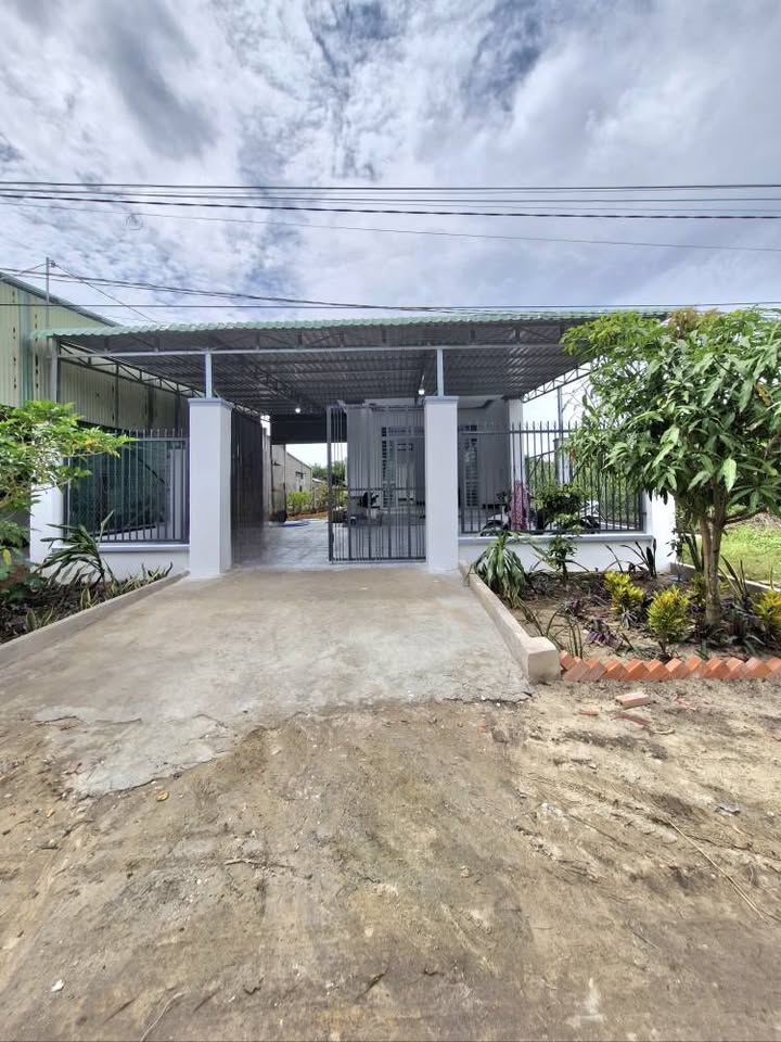 Nhà vườn xinh xắn, đất rộng thoáng, hướng Đông Bắc