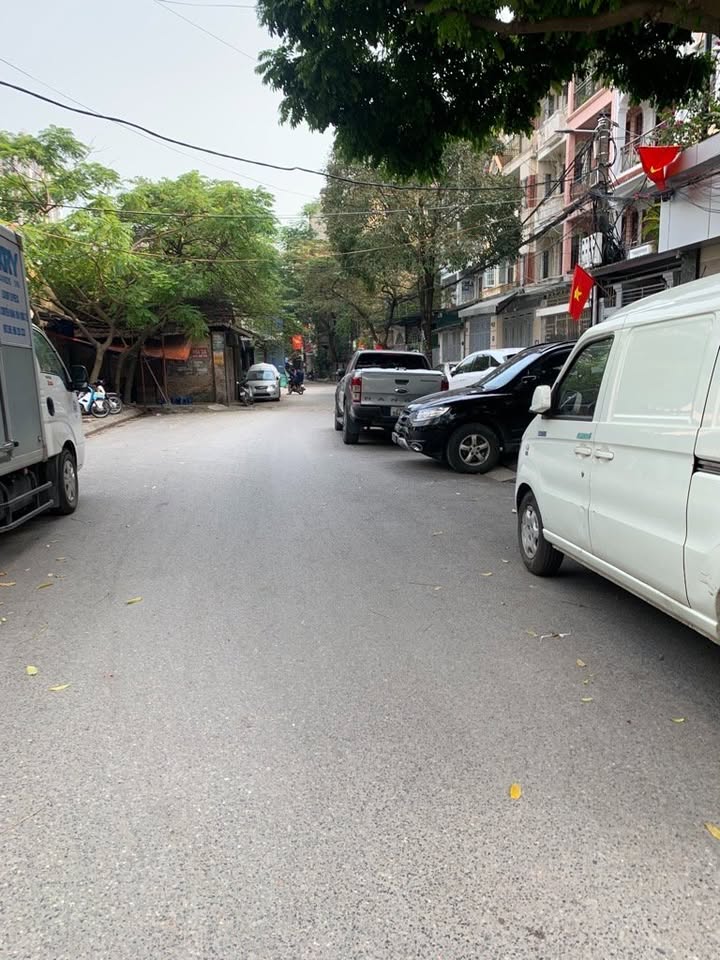 Bán đất tặng nhà cấp 4, Trung Kính, ô tô tránh, kinh doanh, 47m2, 13 tỷ