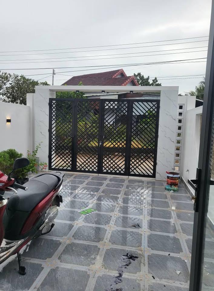 Nhà 2 tầng kinh doanh 2 mặt tiền, 92m2, gần chợ Nha Trang - 2.39 tỷ