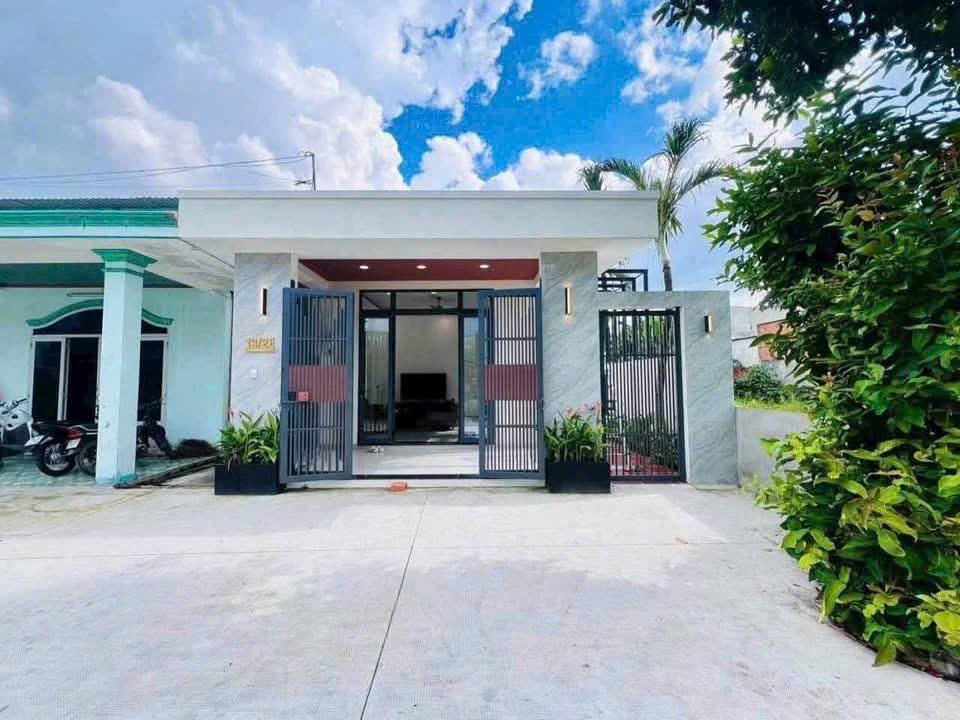 Nhà sân vườn mới đẹp, hẻm xe hơi 7,2m x 23m, Hóc Môn 5,9 tỷ