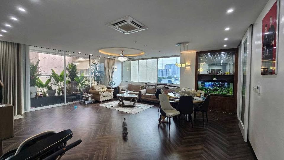 Chung cư Khuất Duy Tiến - View hồ, 3 phòng ngủ, nội thất đẹp