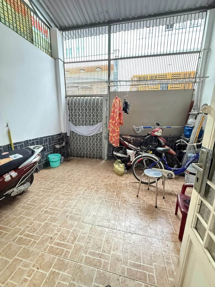 Nhà hẻm 3m thông thoáng, ngay đường Cách Mạng Tháng Tám, Quận 10