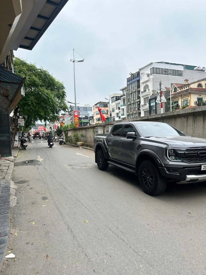 Nhà Âu Cơ - Tây Hồ, lô góc 5 tầng, thang máy, sát phố cổ