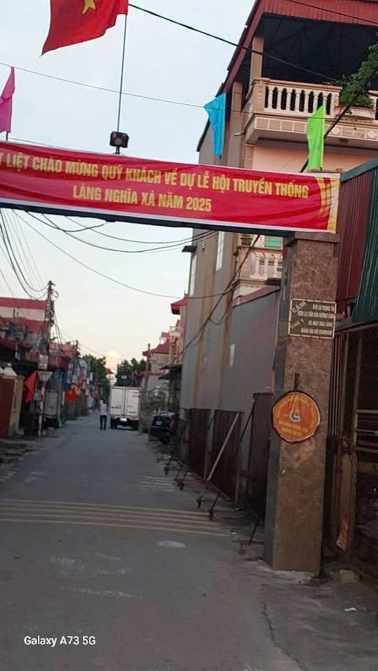 Tọa lạc tại trung tâm xã Nghĩa Đạo, huyện Thuận Thành, tỉnh Bắc