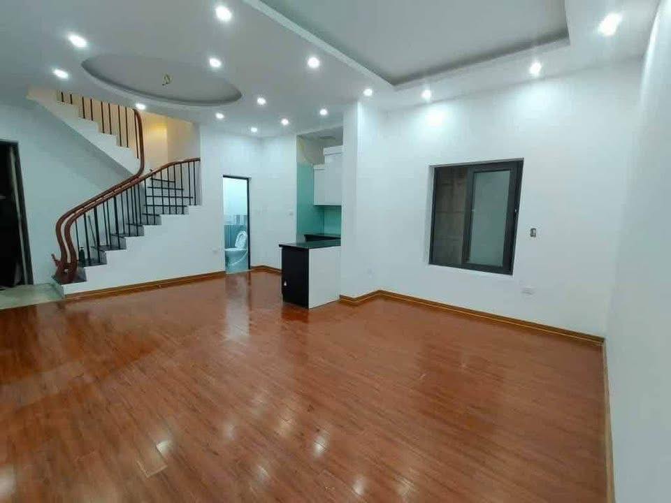 Nhà phố Tân Mai 3,5 tầng, sổ đỏ chính chủ, giá hời cho nhà đầu tư