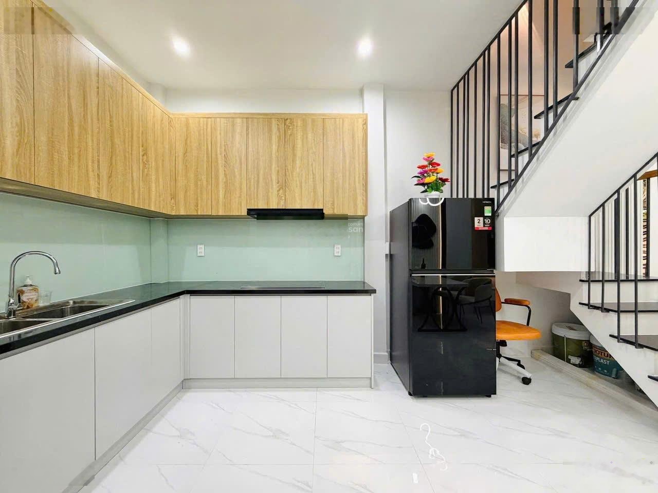 Nhà hẻm xe hơi Vũ Huy Tấn dân trí cao, sổ hồng riêng! Cho thuê 20tr/tháng