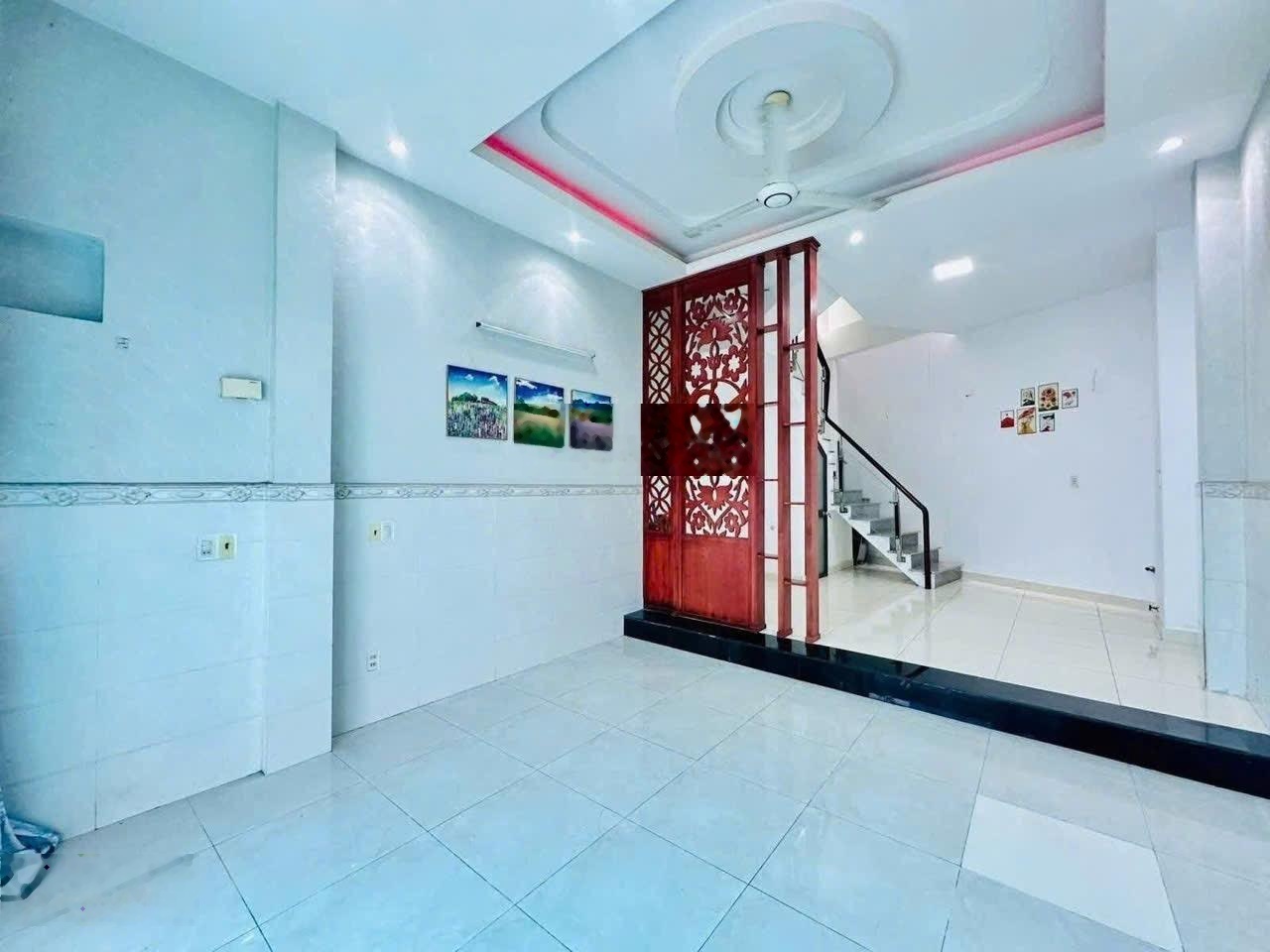 Nhà đẹp full nội thất ở nguyễn văn đậu p11 bình thạnh 65m2 giá chỉ 2tỷ250tr. sổ hồng riêng