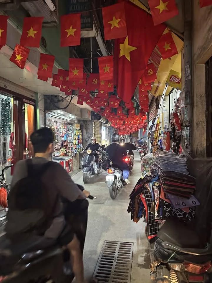 Nhà 4 tầng 37m2, ngõ 135 Đội Cấn, kinh doanh sầm uất, sổ đỏ chính chủ