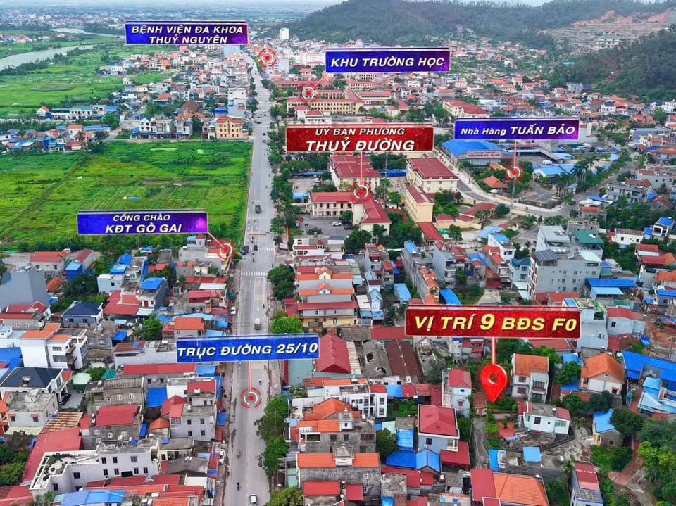 Tọa lạc tại vị trí đắc địa trung tâm Thị trấn Núi Đèo, chỉ vài bước chân là đến tuyến đường 25/10 sầm uất