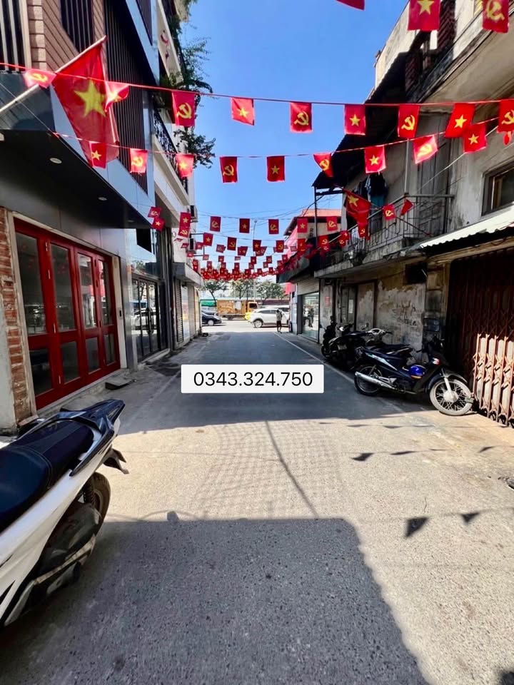 Giải Phóng, Trương Định nhà 5 tầng thang máy, ô tô đỗ cửa, sổ vuông vắn