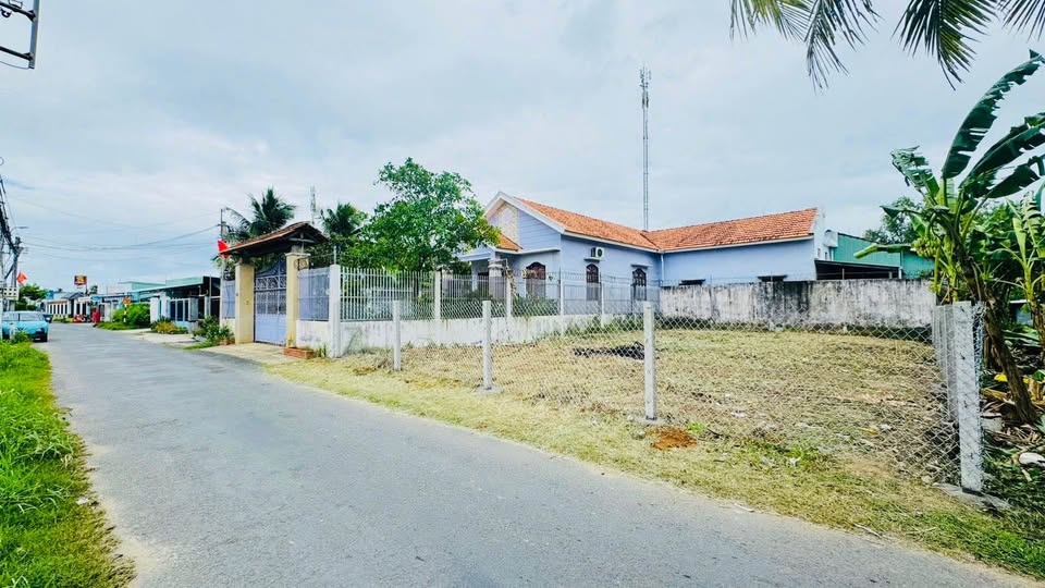 Bến Tre đất vàng mặt tiền Nguyễn Văn Trung, 248,8m2, vuông vức, giá tốt