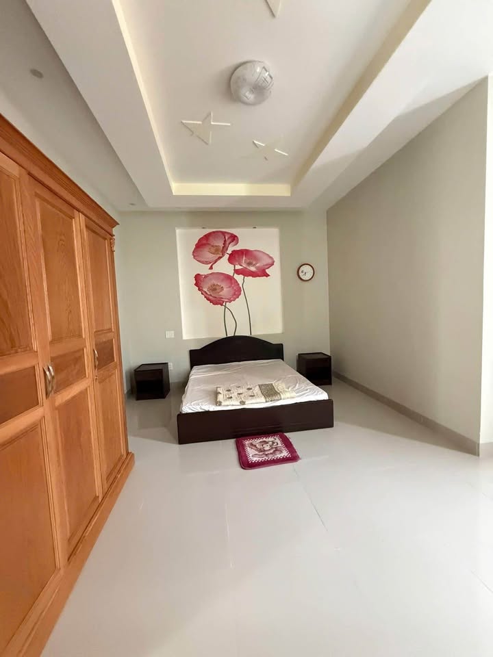 Cho thuê nhà mặt tiền 6m, 100m², 1 trệt, 2 lầu, 5 ngủ tại Chu Mạnh Trinh, Vũng Tàu