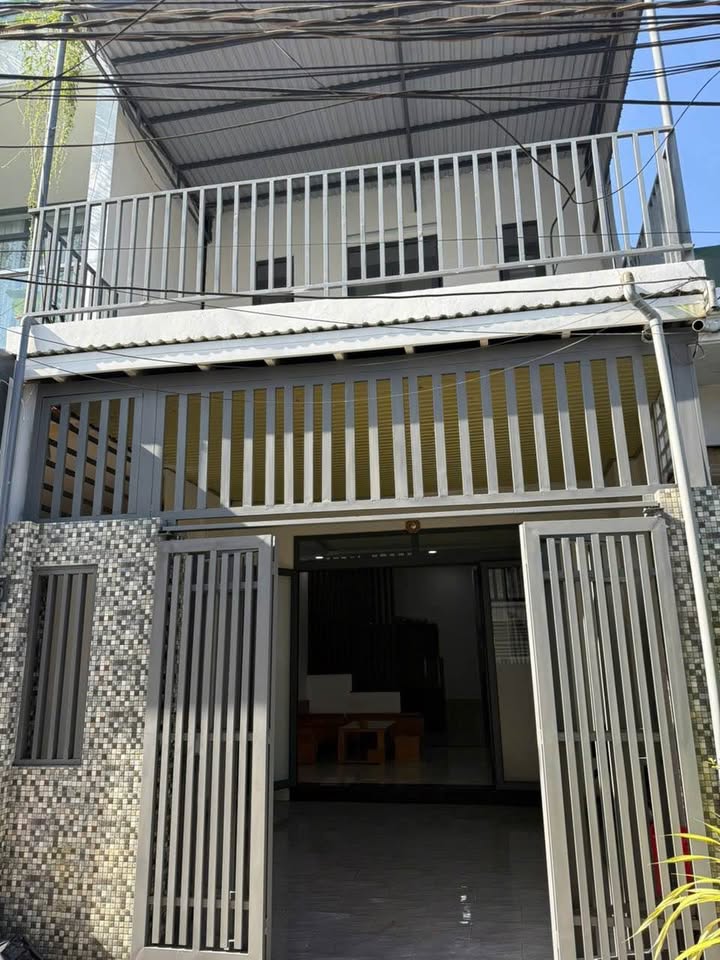 Nhà 3,8 tỷ hẻm 43 Ama Khê, trung tâm Buôn Ma Thuột, sổ đỏ thổ cư, dọn vào ở ngay