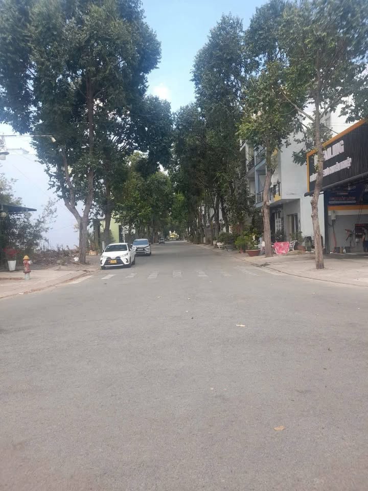 Nhà mới xây đẹp lung linh tại khu dân cư Thái Dương, Tân An, sẵn sàng đón chủ mới