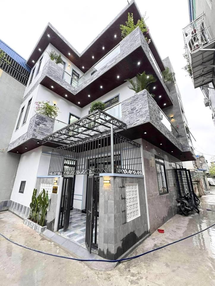 Bán gấp nhà lô góc 3 tầng, ô tô đỗ cửa Trần Quang Khải, Nam Định