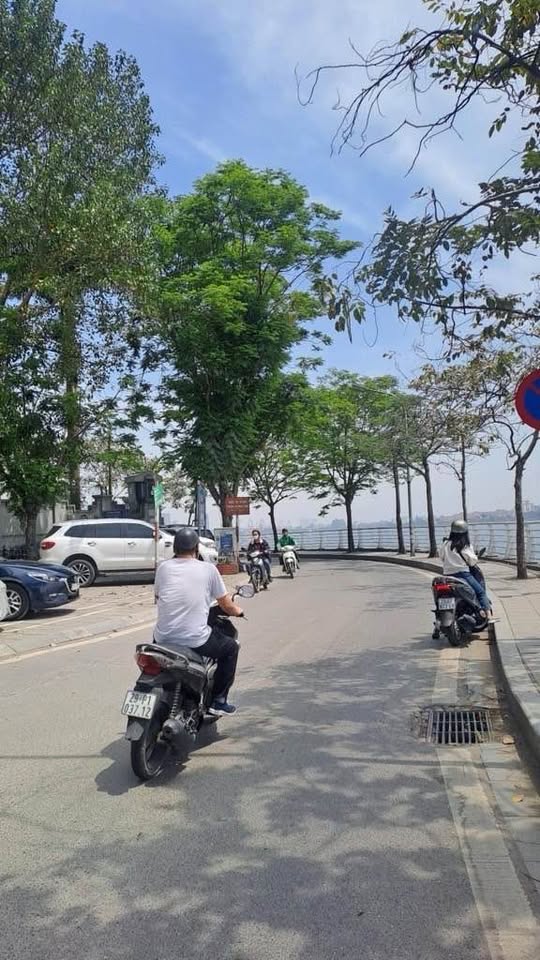 Bán nhà Võng Thị, 6 tầng thang máy, ô tô đỗ cửa, gần Hồ Tây