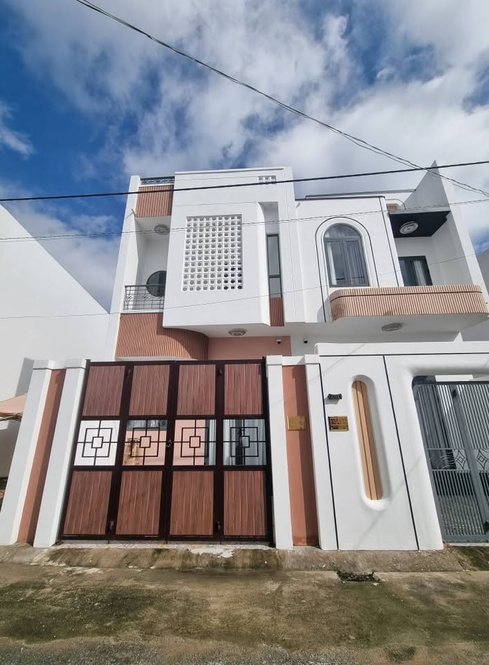 Nhà mới toanh gần Đại học Trà Vinh, đường ô tô tận cửa, sổ hồng riêng, giá hời