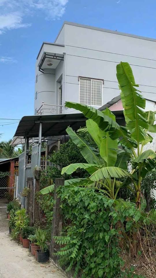 Nhà xinh 1 trệt, 1 lầu, 93m² full thổ cư, giá iu thương 1,1 tỷ