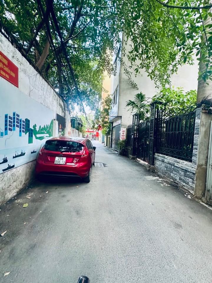 Nhà Cầu Giấy 30m², 2 thoáng, ngõ thông, dân xây 5.x tỷ