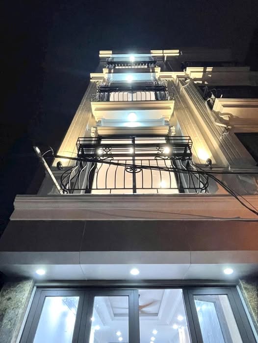 Nhà 5 tầng, nội thất xịn, ngõ nông, gần Aeon - Giá tốt