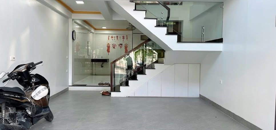 Nhà 5 tầng đẹp long lanh ở Nam Hồng, Đông Anh, ô tô tránh, tiện ích đầy đủ