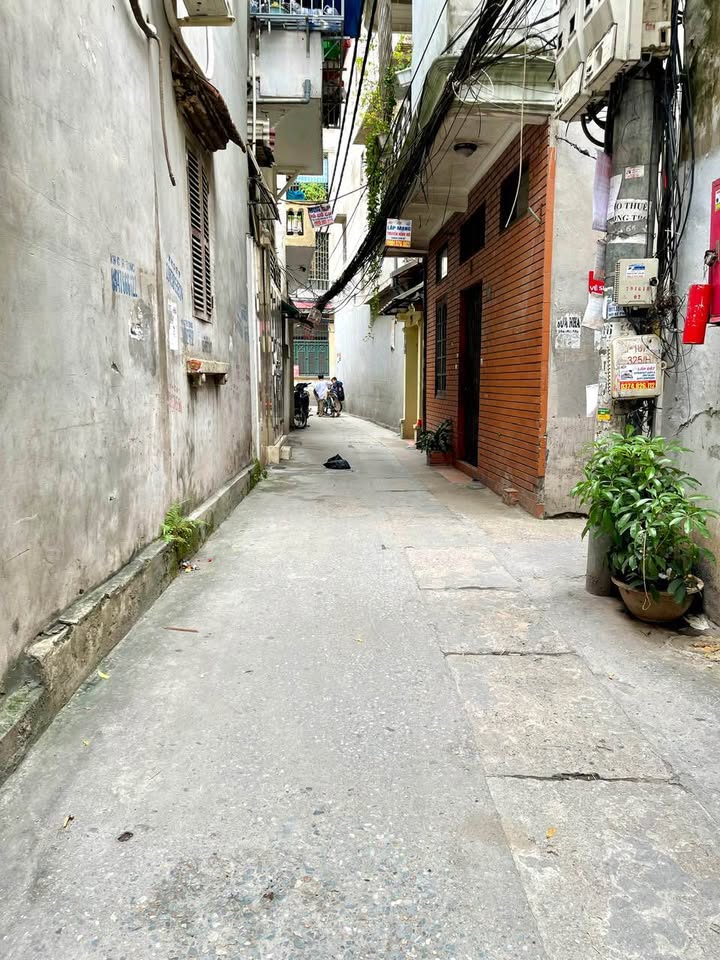 Nhà 35m², 5 tầng, 6 tỷ, trung tâm Hoàng Mai, sổ đỏ sẵn sàng