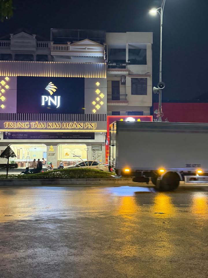 Bán nhà 2 mặt tiền đường Bà Triệu, phường Đông Thọ, gần 500m2, giá 16,5 tỷ