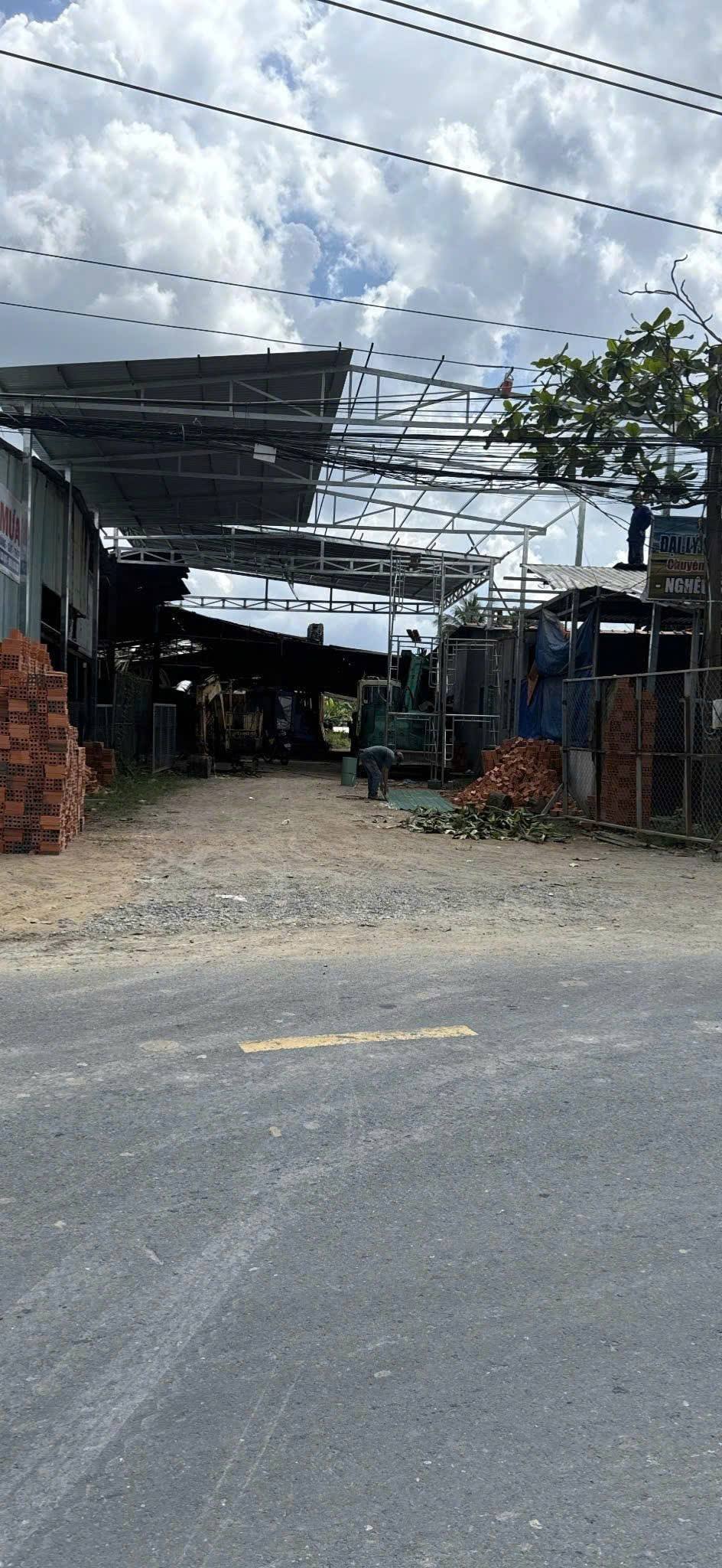 Cho thuê kho xưởng mặt tiền đường xe container, Bến Tre