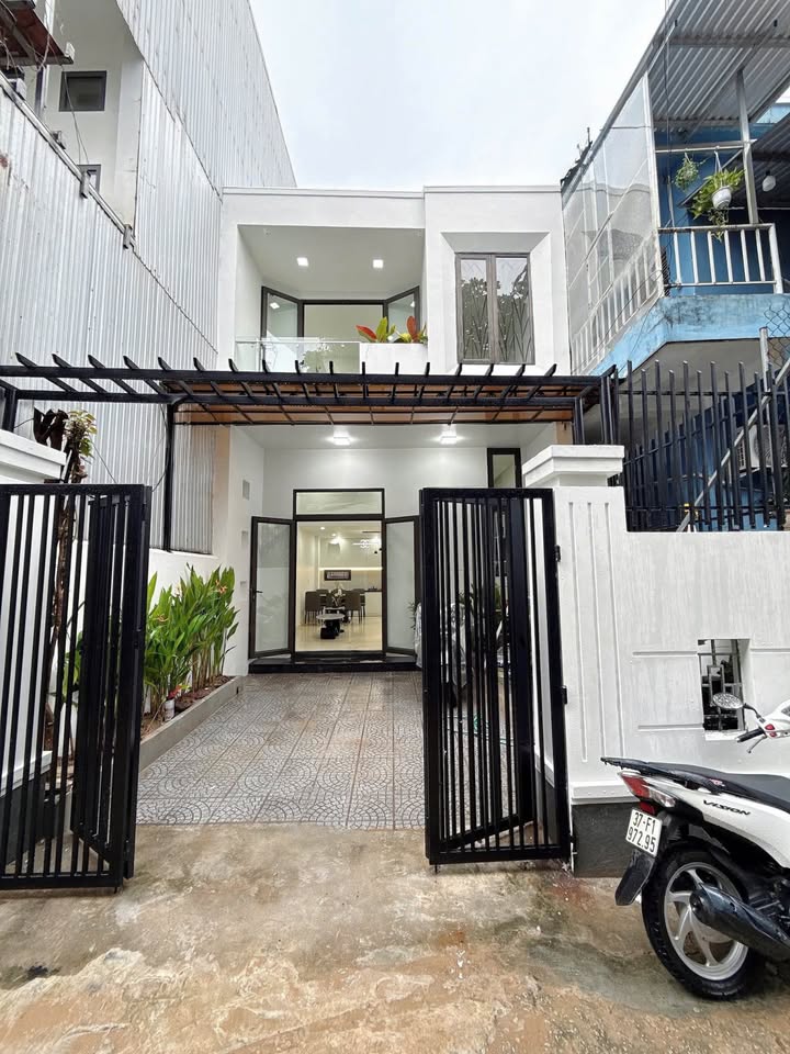 Nhà 2 tầng kiệt ô tô Trần Phú, Huế, ngang hơn 5m, nở hậu, sổ hồng sẵn sàng