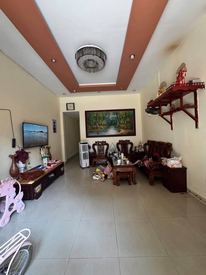 Chính chủ gửi bán căn nhà cấp 4 đẹp lung linh tại mặt phố Trần Nhật Duật, phường Kim Tân