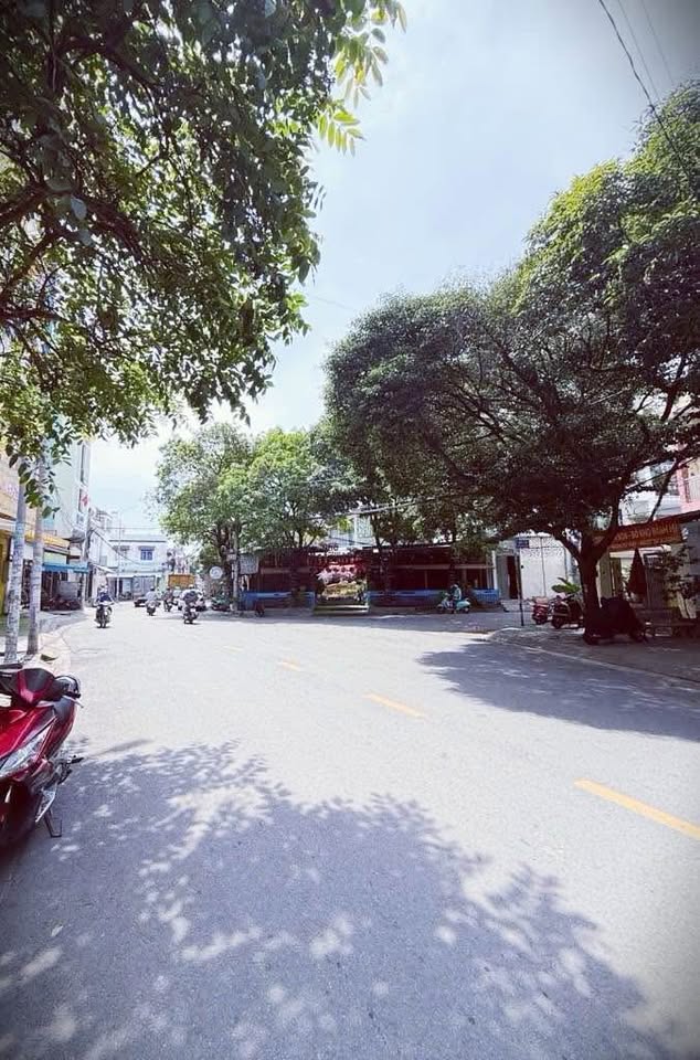 Mặt tiền Tân Sơn Nhì vừa ở vừa kinh doanh, giá hời như mơ