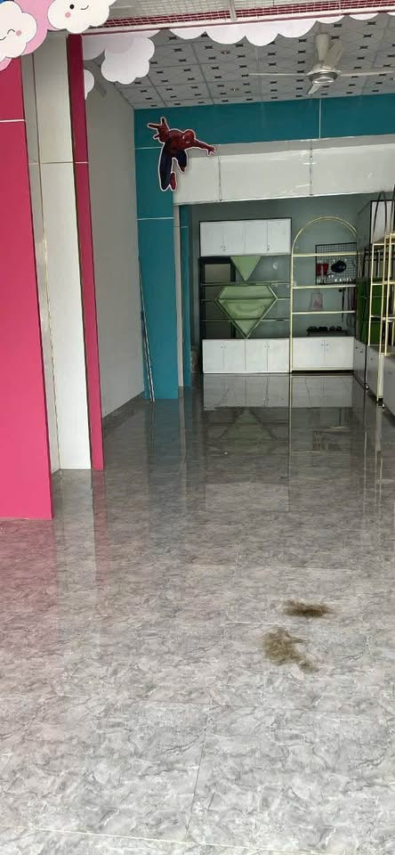 Mặt bằng kinh doanh thoáng đãng, sẵn sàng đón khách tại Tân Thiện