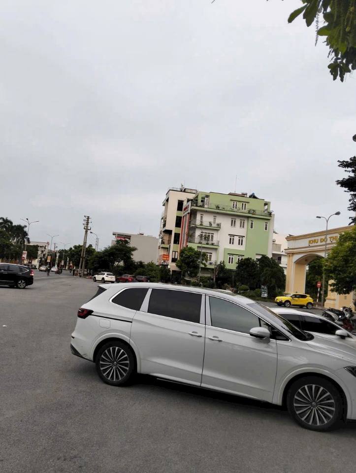 Nhà 4 tầng độc lập, gara ô tô, tuyến 2 Nguyễn Lương Bằng, giá hời