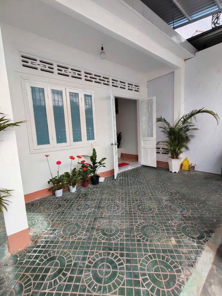 Bán nhà hẻm 183 Mai Hắc Đế, Buôn Ma Thuột, diện tích 70m2, hướng Tây