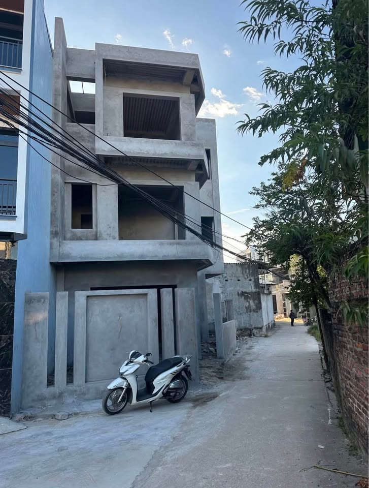 Nhà lô góc 88.8m² 3 tầng, hai mặt thoáng, ô tô tránh, gần Đại học Nông Lâm - Giá 4 tỷ