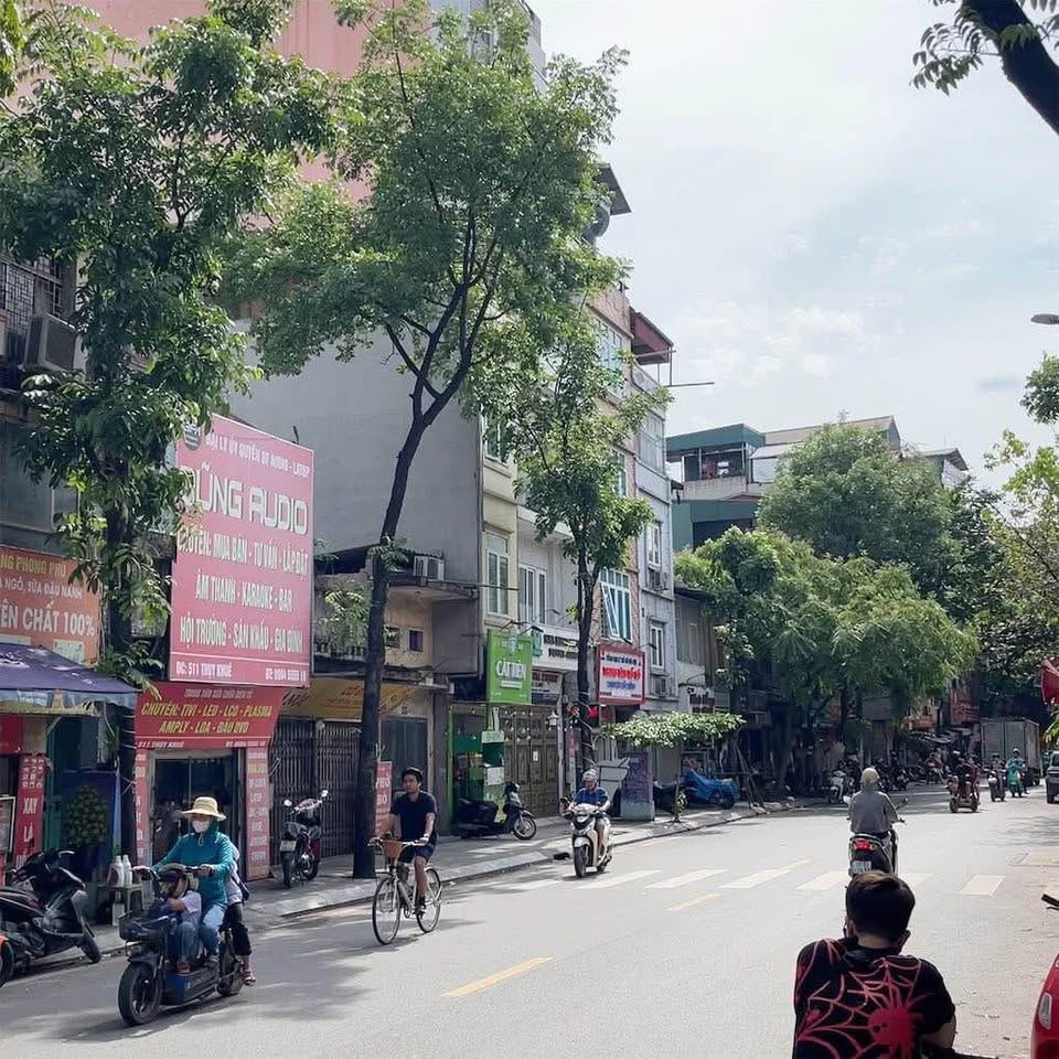 Nhà 5 tầng Hồ Tây ngõ rộng, tiện ích đủ, giá hời