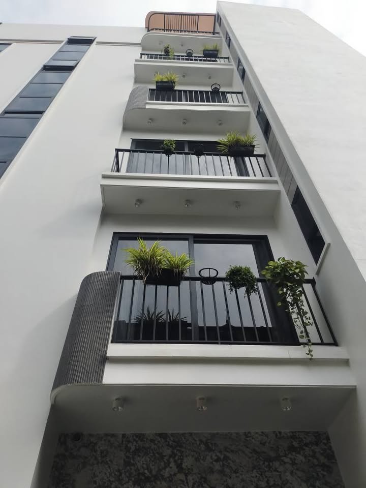 Nhà Long Biên 5 tầng, 60m2, mặt tiền 4m, ẹp như tranh vẽ, giá hời