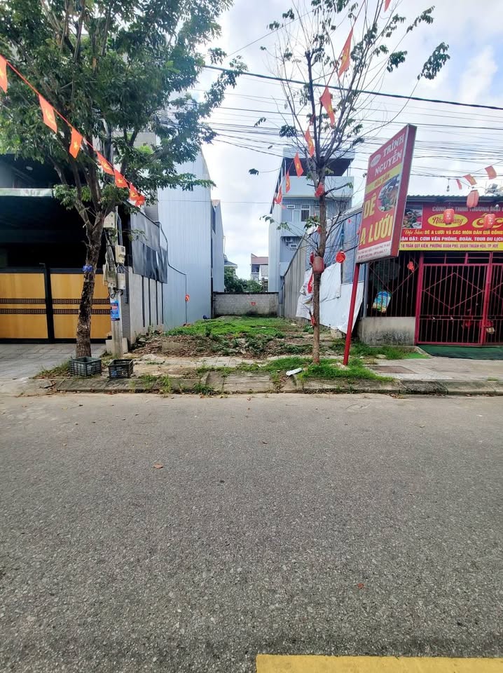 Bán đất khu quy hoạch Xuân Phú, mặt tiền Trần Quý Kiên, 117m2, hướng Nam