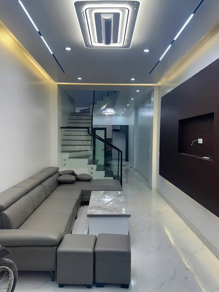 Chào mừng quý vị đến với cơ hội sở hữu ngay căn nhà 3 tầng siêu xinh tại phường Trường Thi