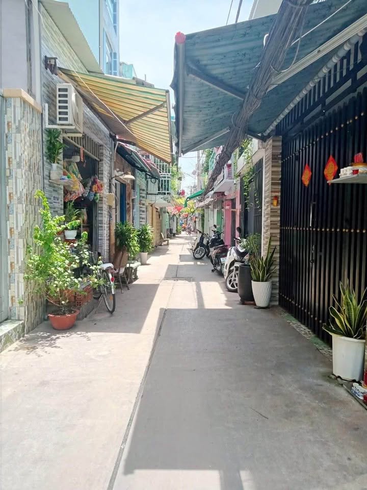 Nhà 3 lầu hẻm 4m Bùi Minh Trực, Phường 5, Quận 8 - 5.5 tỷ