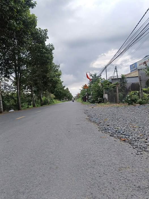 Mảnh đất vàng 555m2 mặt tiền 10.5m, gần chợ Hữu Định, Bến Tre - Cơ hội đầu tư sinh lời