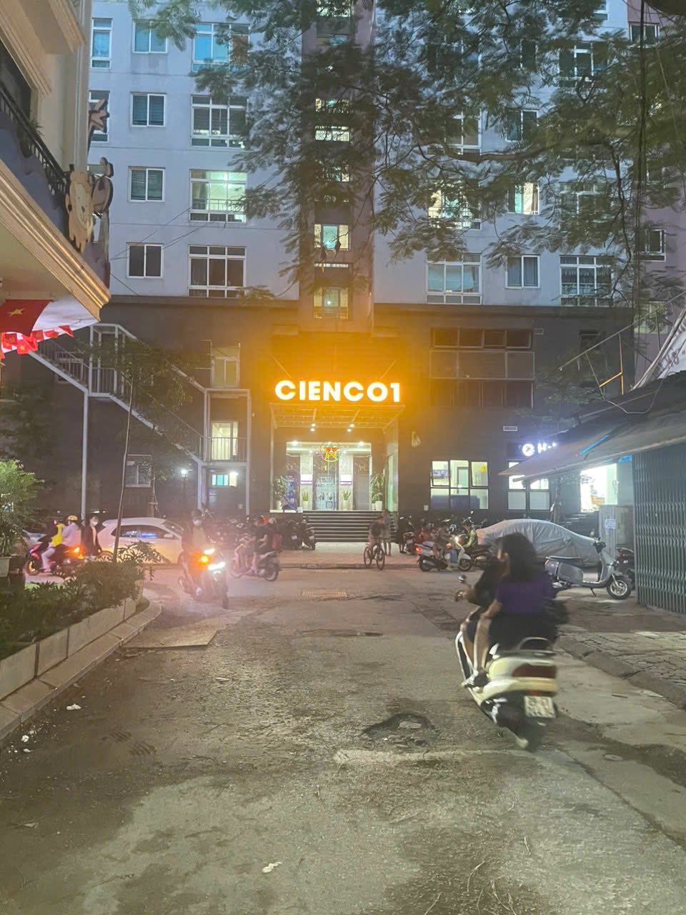 Nhà 4 tầng mặt ngõ Lê Văn Lương, 70m2, sẵn sàng setup kinh doanh cafe, văn phòng