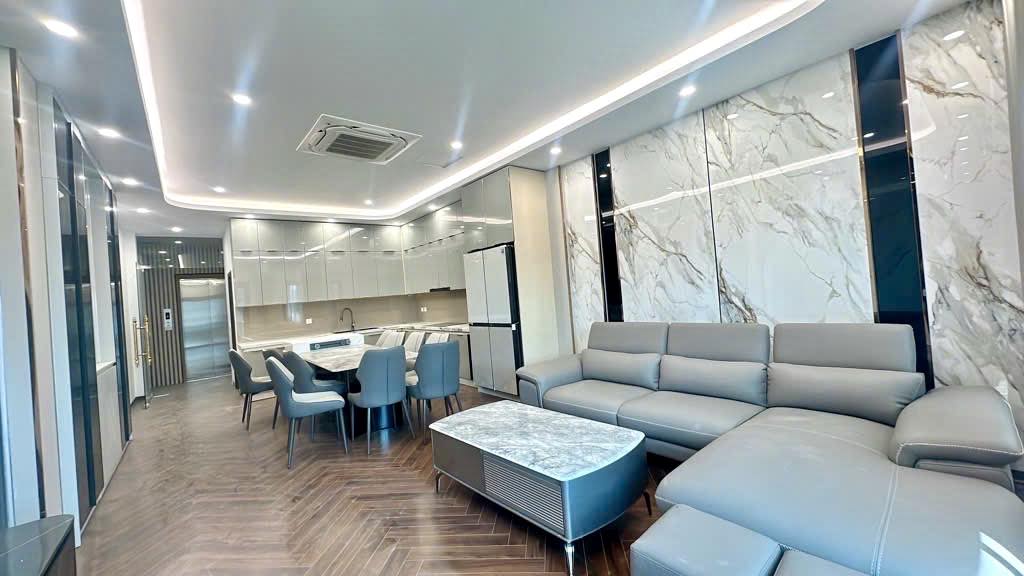 Nhà đẹp 6 tầng thang máy, view thoáng, trung tâm Hà Nội