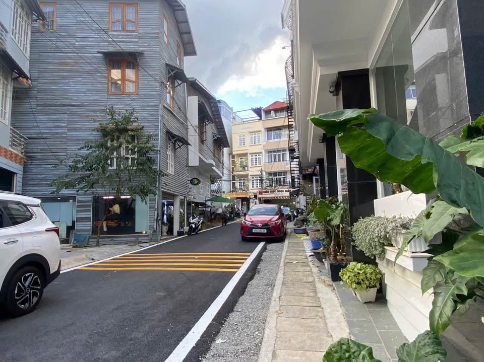 Cho thuê nhà nguyên căn mặt tiền 8m đường Hoàng Văn Thụ, Đà Lạt