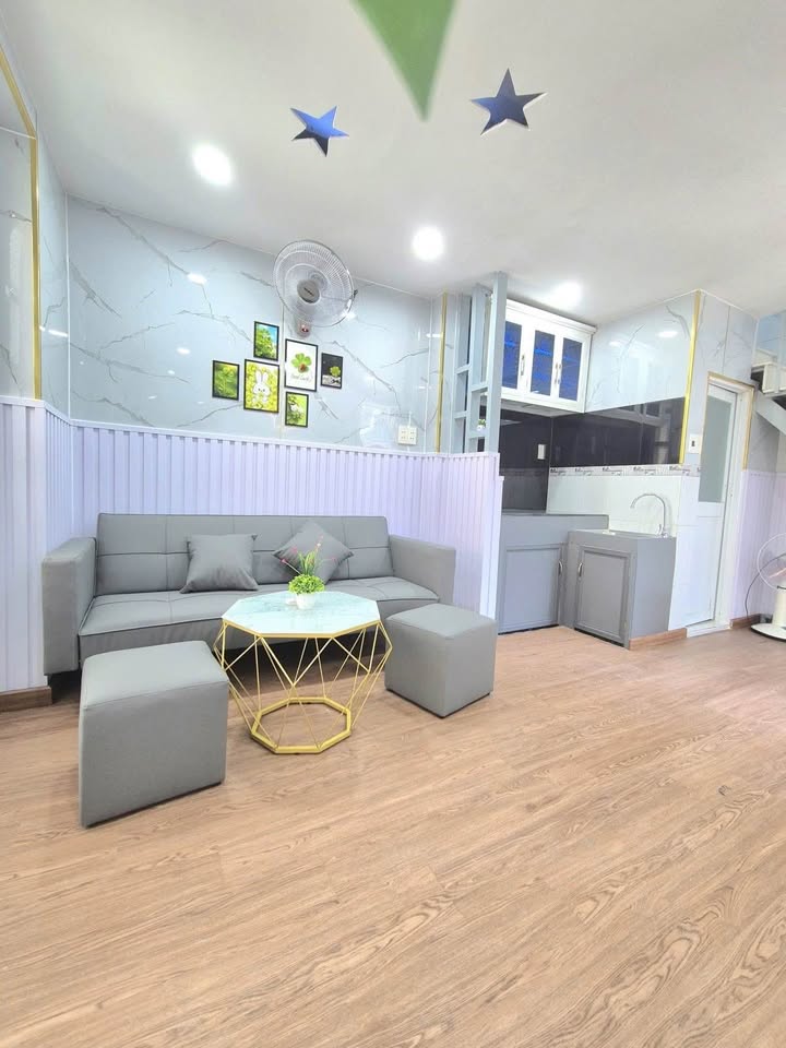 Nhà nhỏ xinh 2 tầng, 2 phòng ngủ, 20m ra mặt tiền Âu Cơ, giá 2,15 tỷ