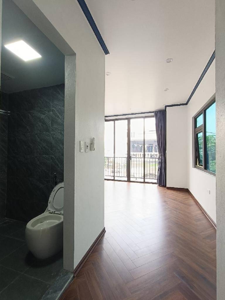 Bán nhà lô góc 5 tầng, 40m2, 2 mặt thoáng tại Việt Hưng, Long Biên