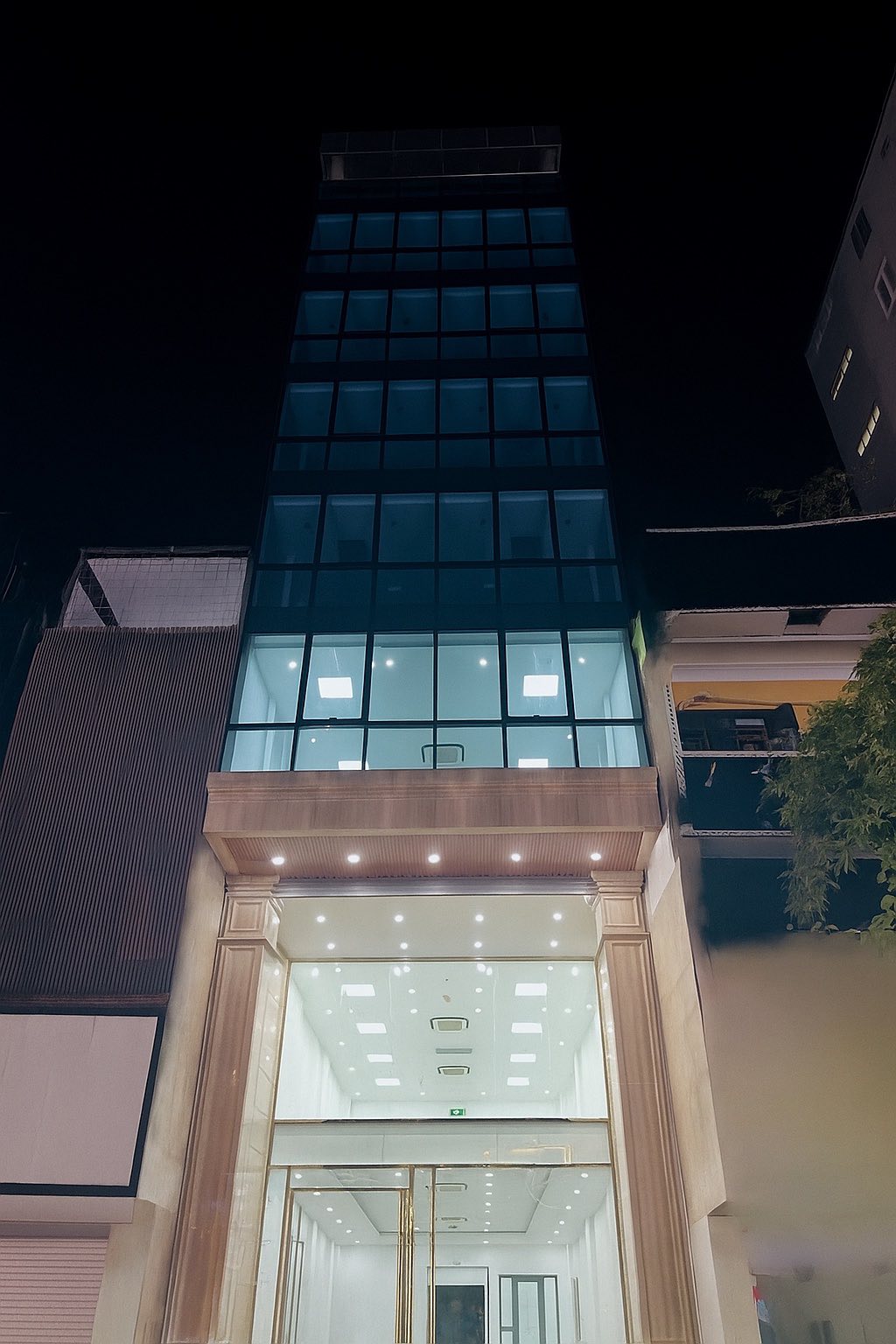 Cho thuê nhà mặt phố kinh Vương Thừa Vũ, kinh doanh sầm uất, 6 tầng vỉa hè rộng