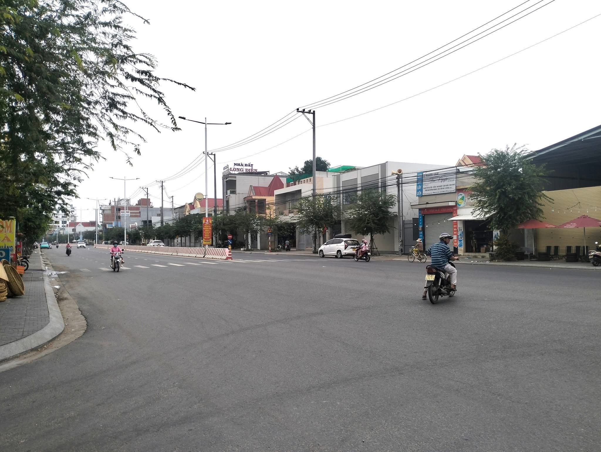 Nhà mặt tiền Hương Lộ 5, vị trí đắc địa, sẵn sàng đón chủ mới