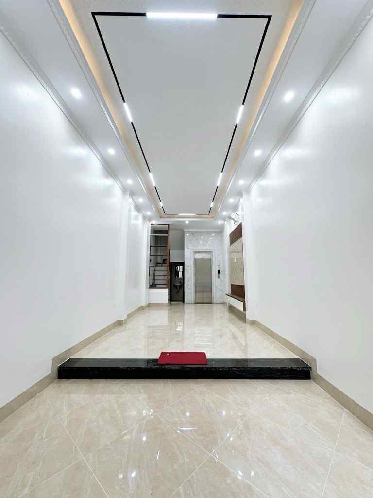 Nhà mới 5 tầng thang máy, mặt tiền rộng gần 4m, vị trí đắc địa Kim Đồng, Hoàng Mai